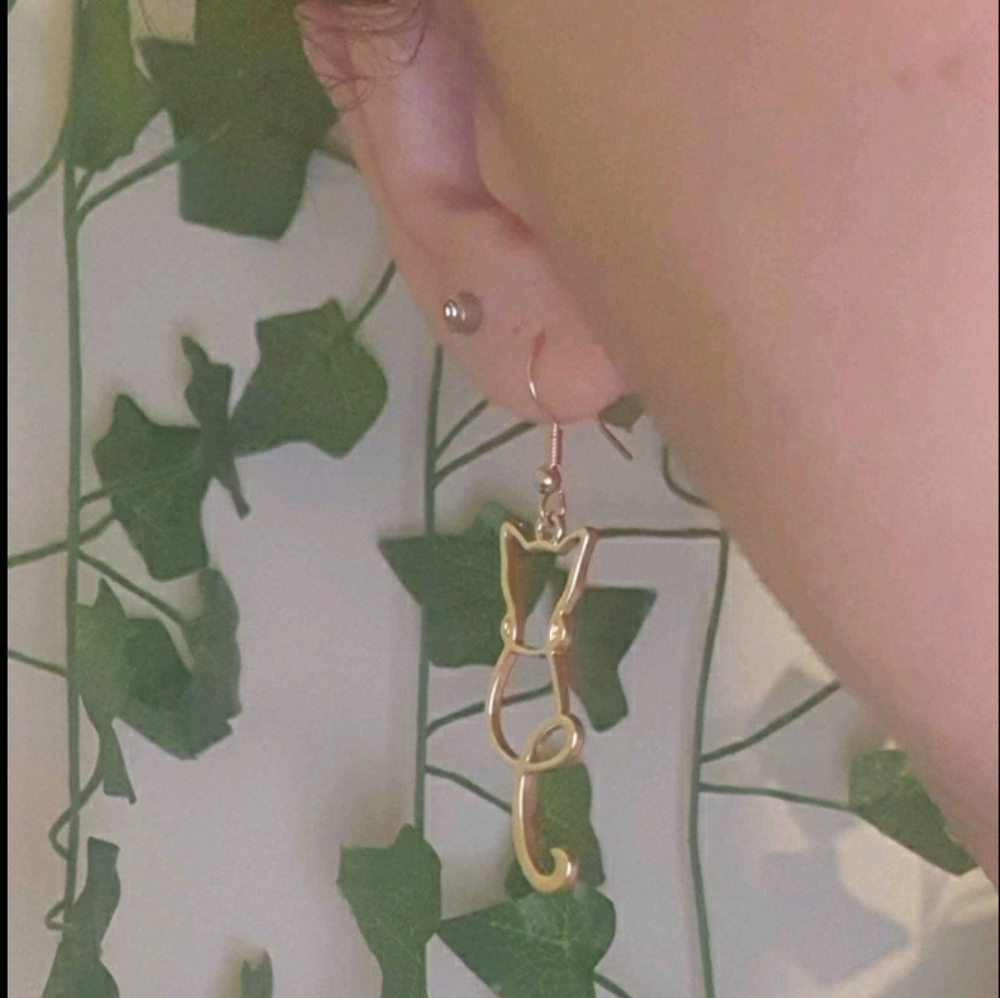 Kitty Cat Silhouette Gold-tone Dangling Earrings - Picture 6 of 6